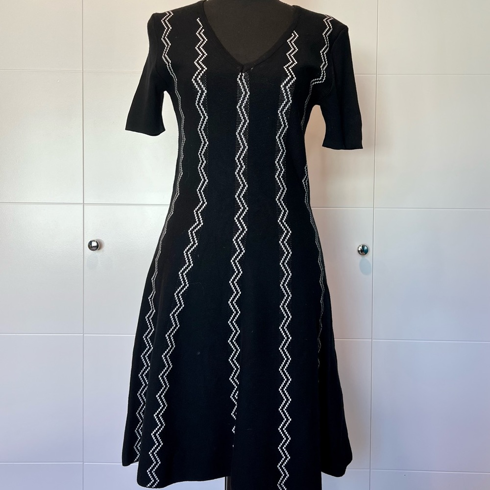 Dex Womens Knit Dress Size M , Black w/ white zigzags.
